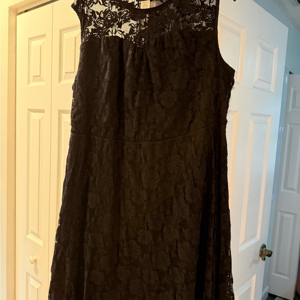 Paper Doll Black Floral Lace Midi Dress